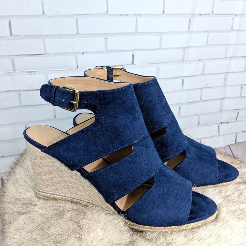 SALE!! Apt 9. Defined Comfort Wedge